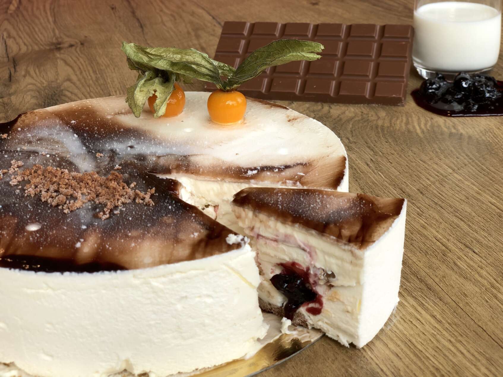 IJstaart Yoghurt kersen & stracciatella ijs