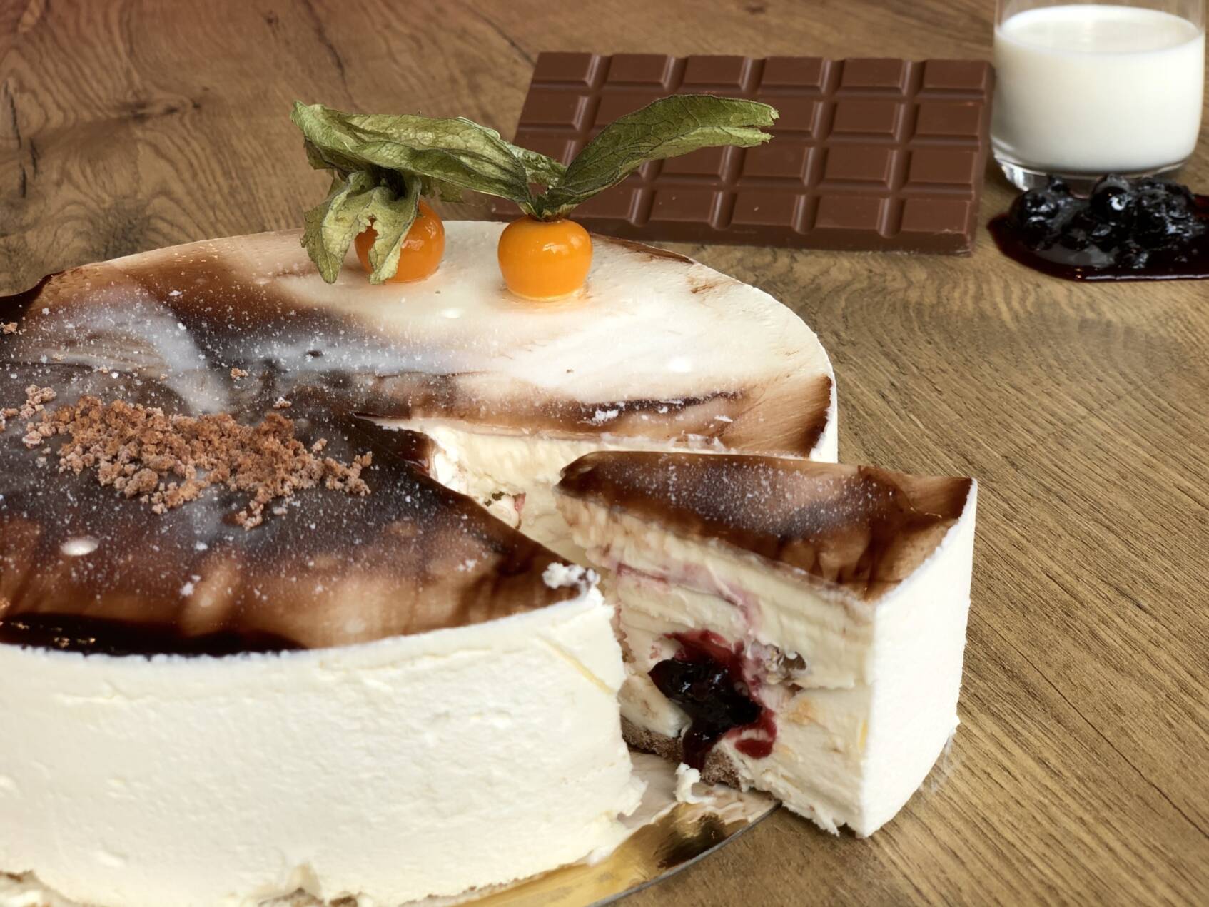 IJstaart Yoghurt kersen & stracciatella ijs