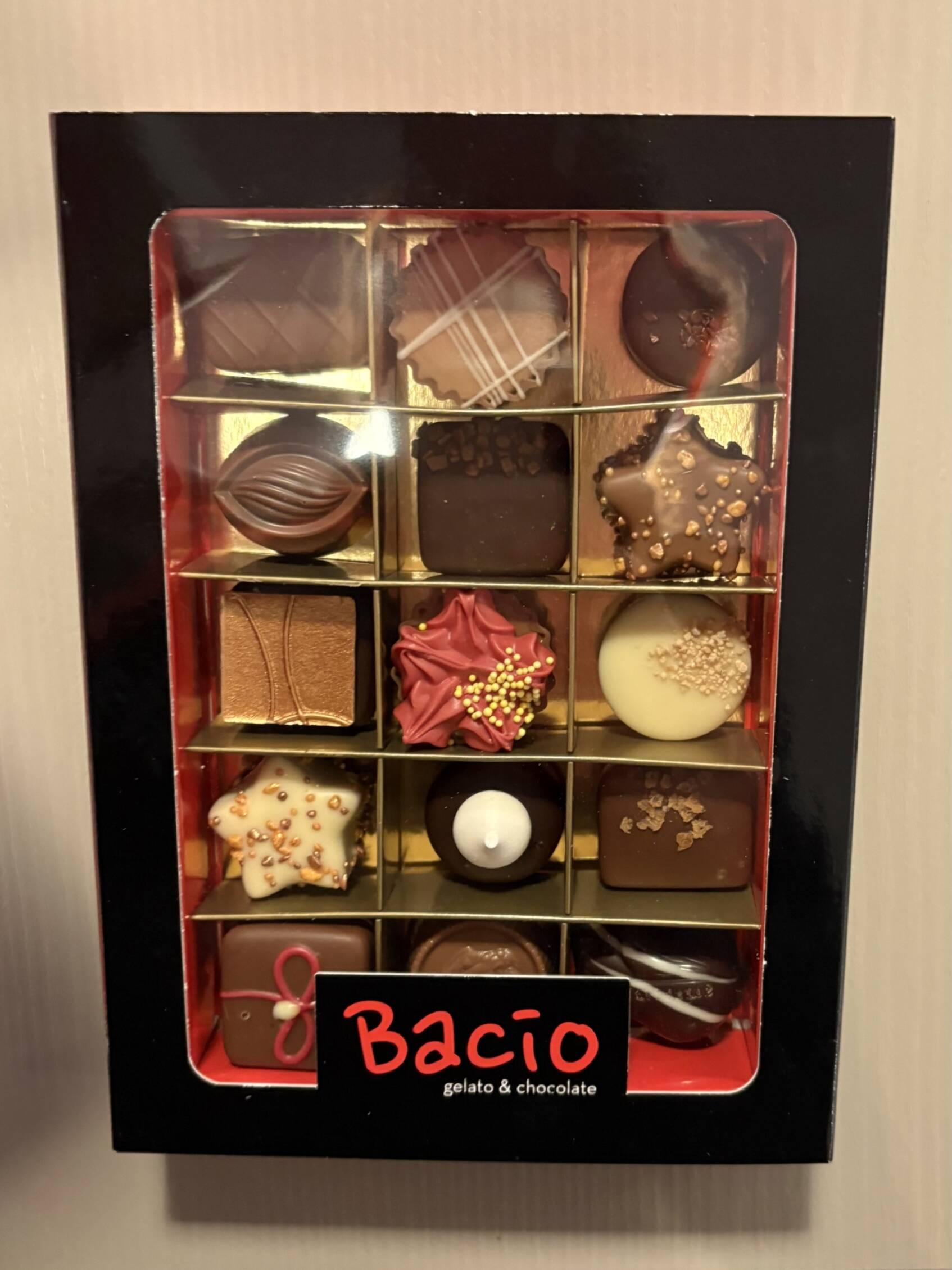 Luxe doosje met 15 gevulde kerstbonbons