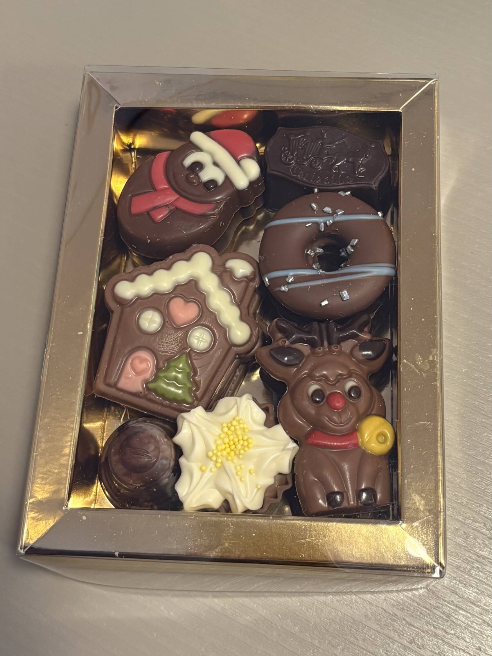 Goud doosje met kerstchocolade