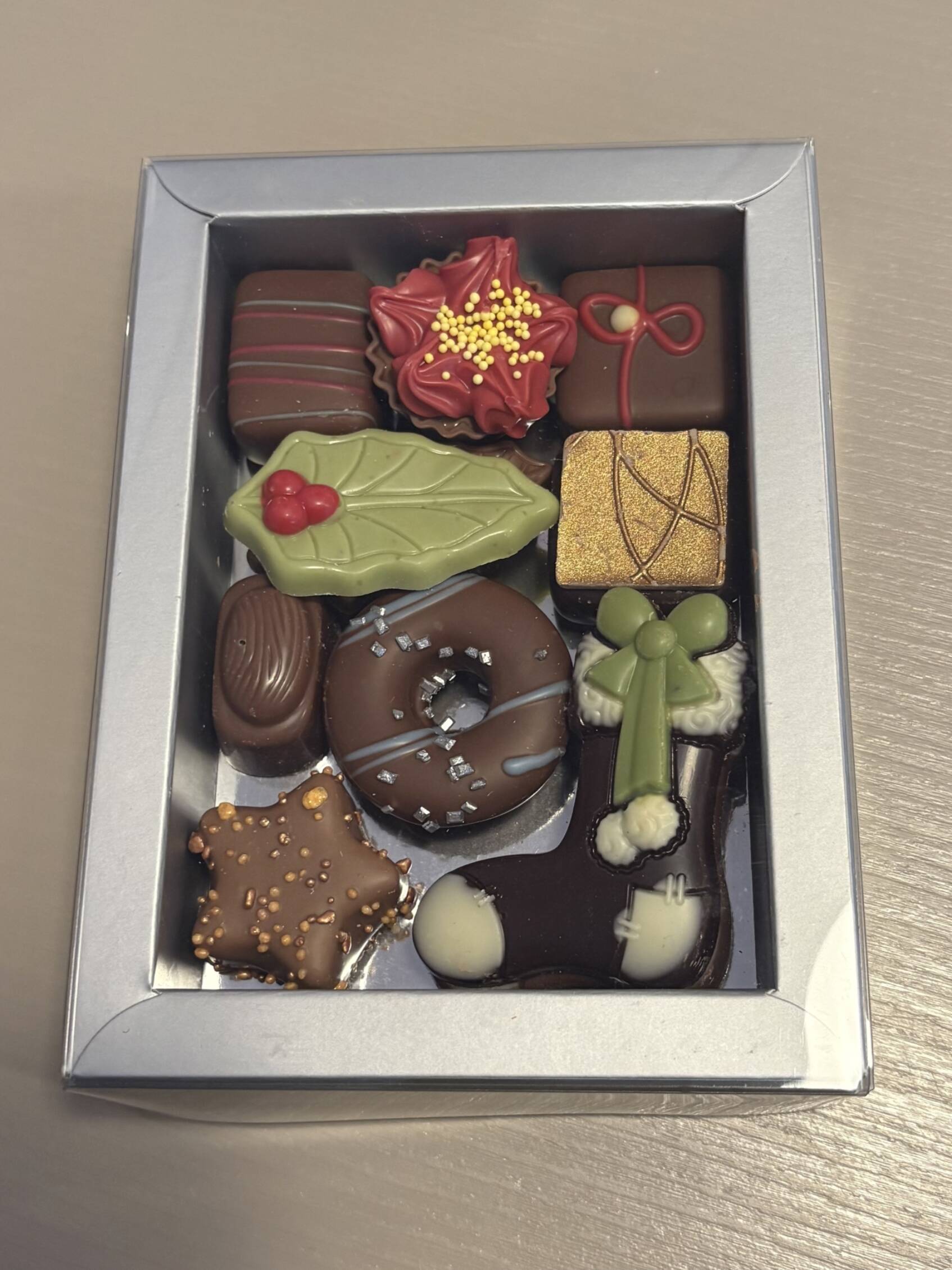 Zilveren doosje met kerstchocolade