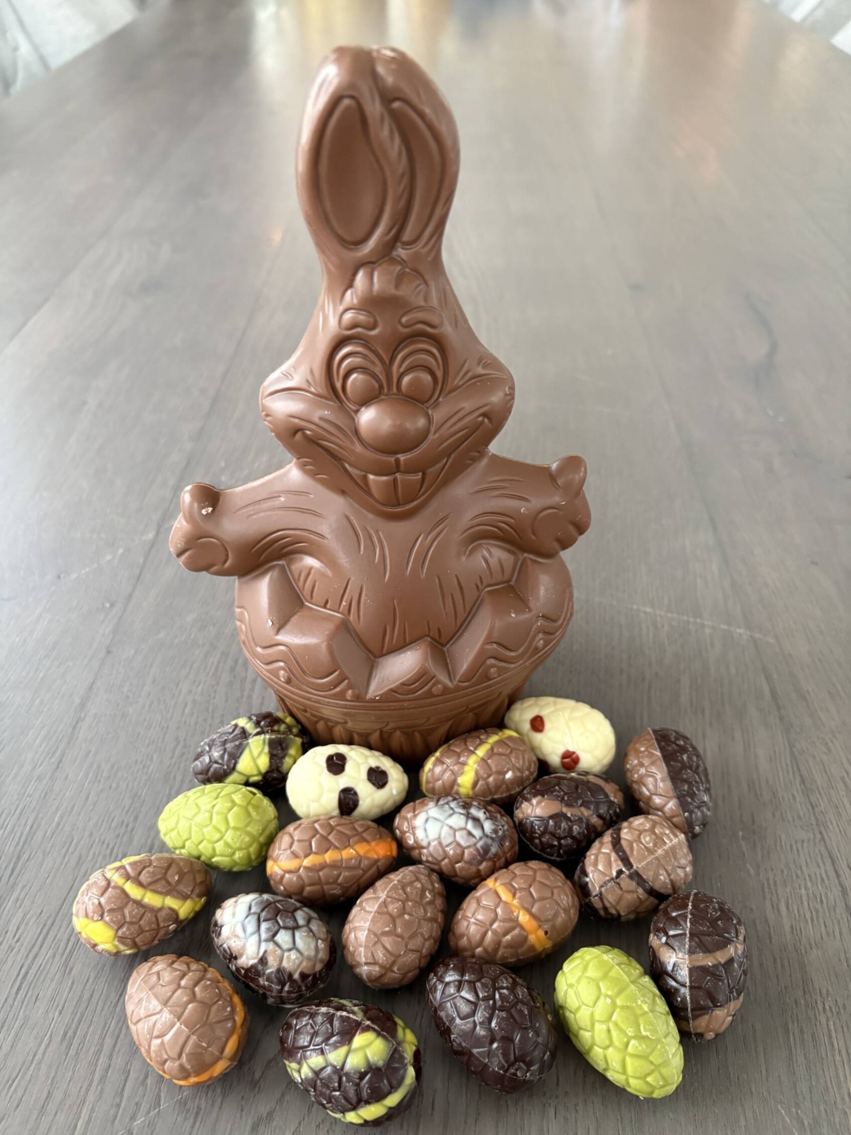 holfiguur: Haas uit ei met 19 eitjes